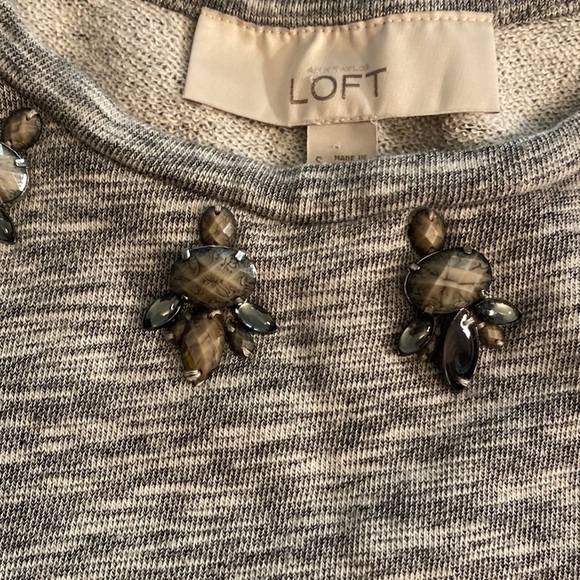 ANN TAYLOR EMBELLISHED TOP SIZE SMALL - Picture 2 of 2